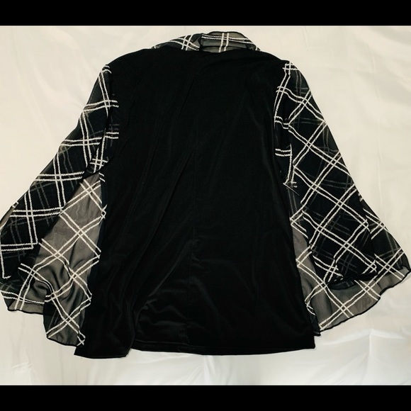 Liz McCoy Black and White Blouse with Necklace - Picture 2 of 5